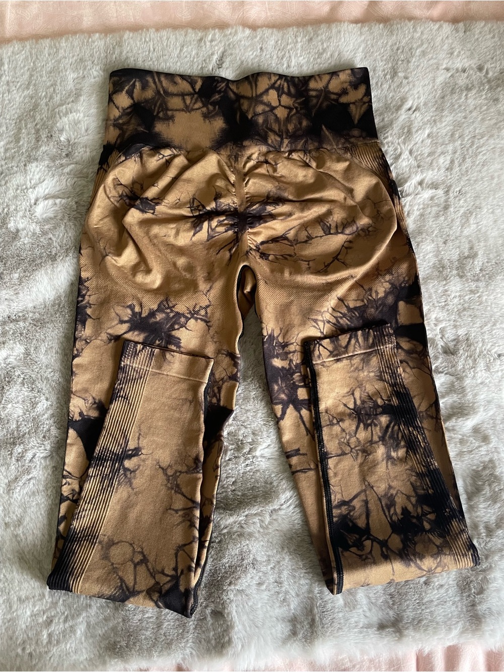 Tie-Dye Capri Leggings in Brown and Black
